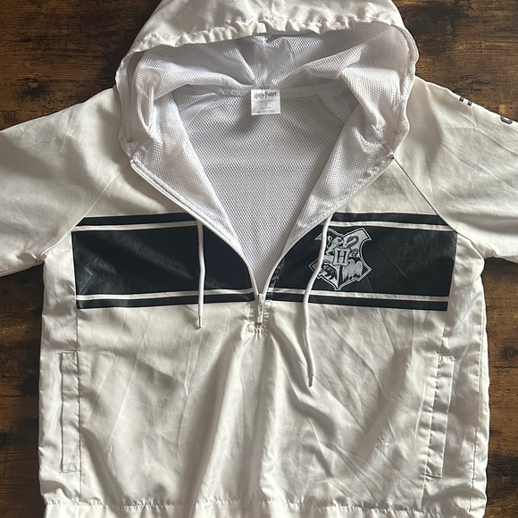 Harry Potter White & Black Hogwarts Pullover Hoodie - Picture 3 of 7